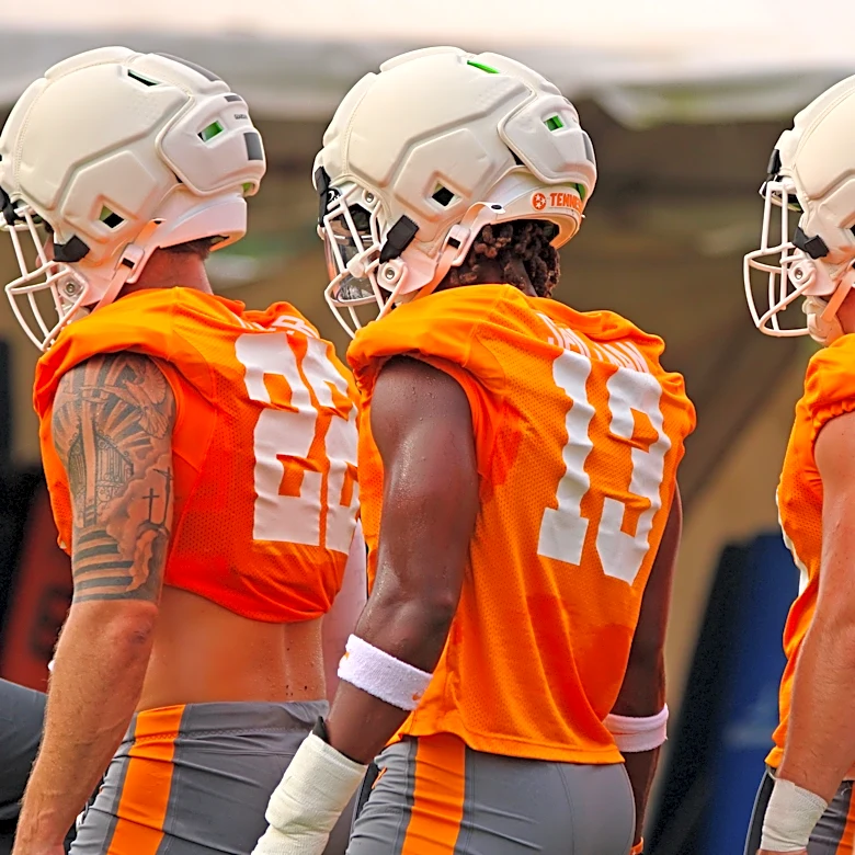 Tennessee linebacker named to Wuerffel Trophy watch list