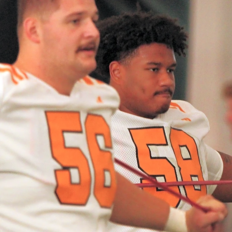 Nic Moore has 'great natural leverage' at center for Tennessee