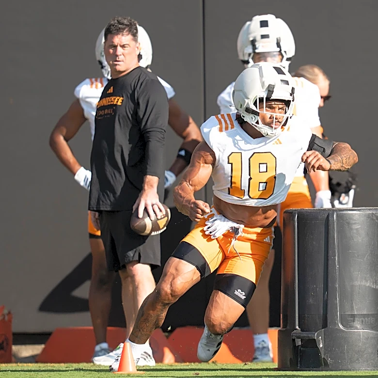 Tennessee running backs 'feeding off each other' ahead of season
