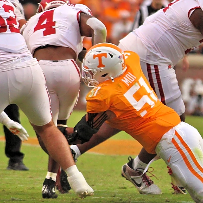 Kickoff time, TV announced for Tennessee at Arkansas football game