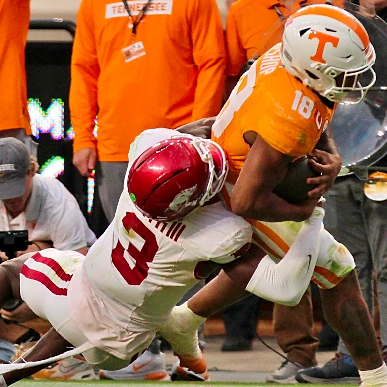 Tennessee-Arkansas football game initial score prediction Week 6