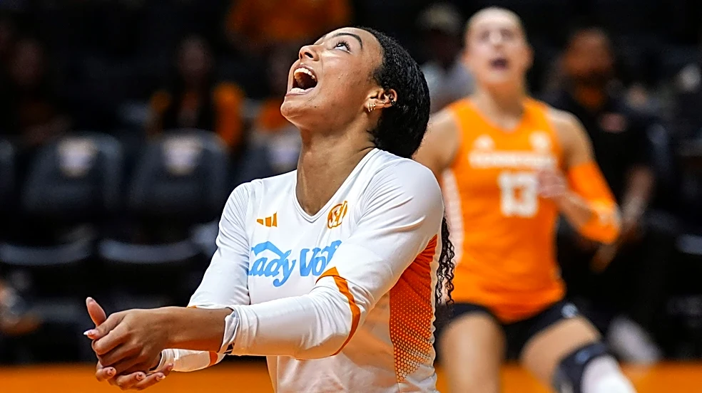 Lady Vols volleyball defeats Kentucky in five sets