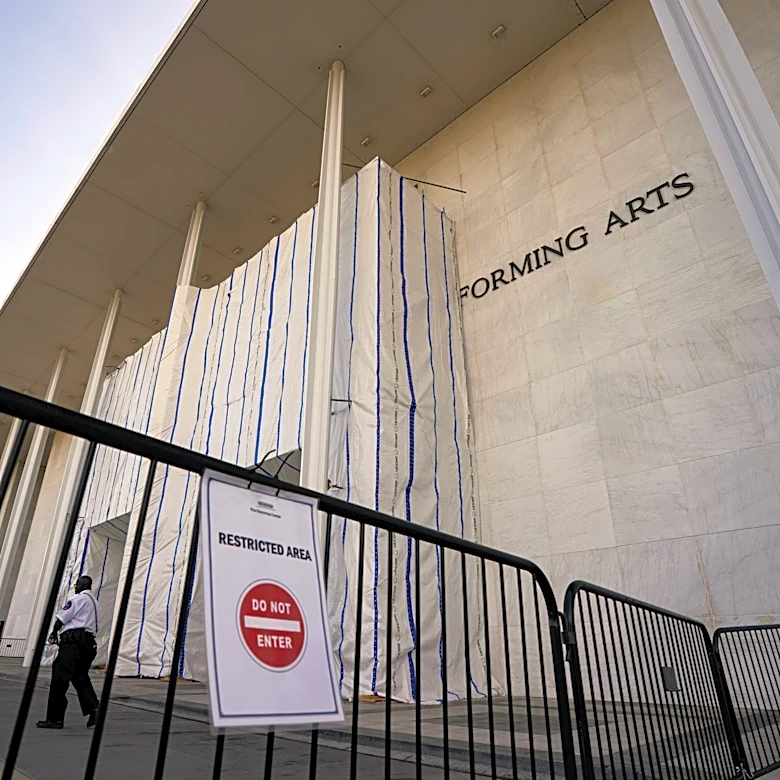 Trump threatens to demolish another DC landmark