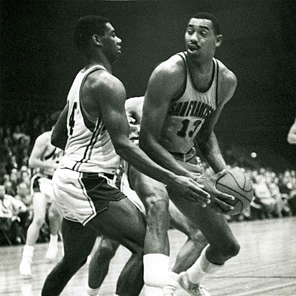 Two former Warriors listed among greatest centers of all time