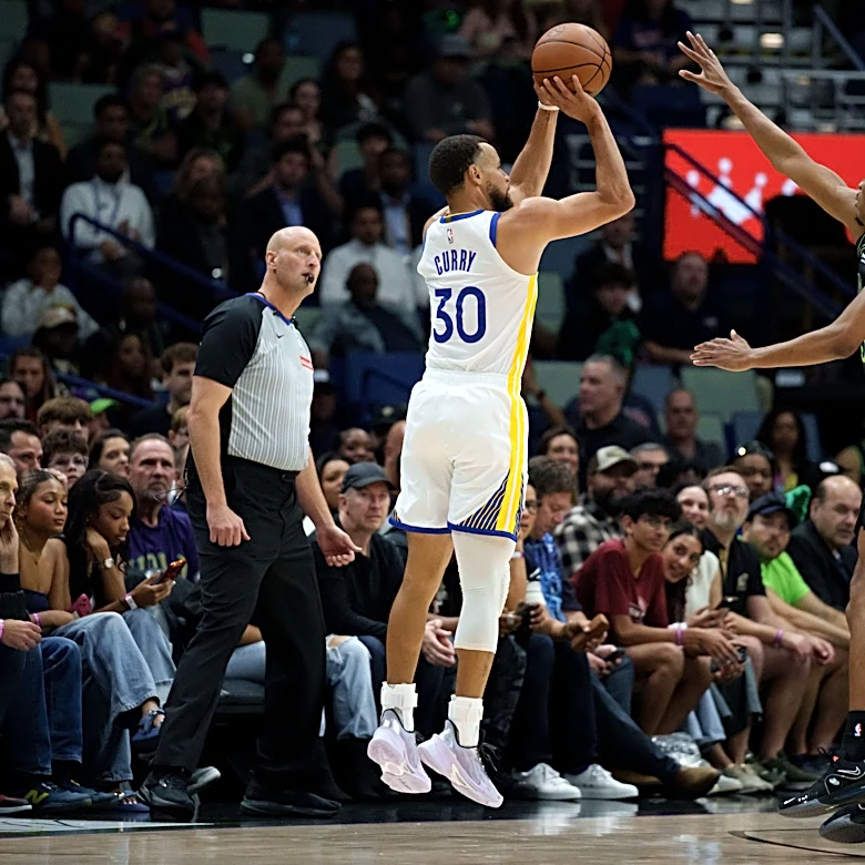 Warriors star Stephen Curry can't miss in viral video of offseason training