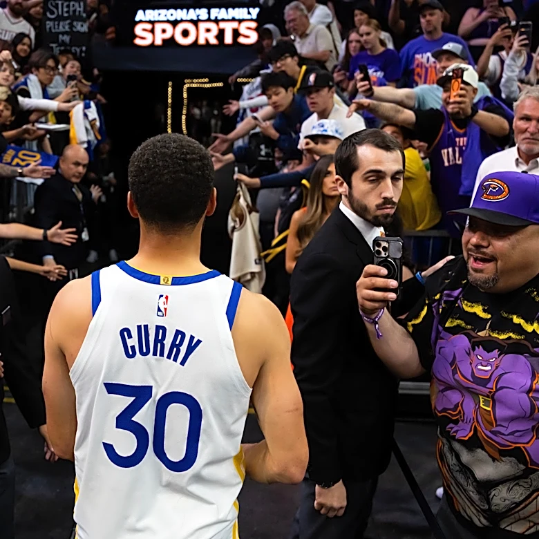 Steph Curry opens China tour with stop in Beijing