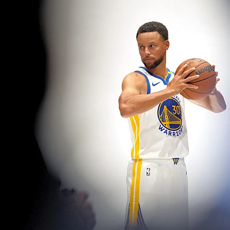 Watch: Steph Curry throws down dunk during first practice in Hawaii