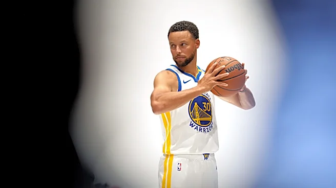 Watch: Steph Curry throws down dunk during first practice in Hawaii