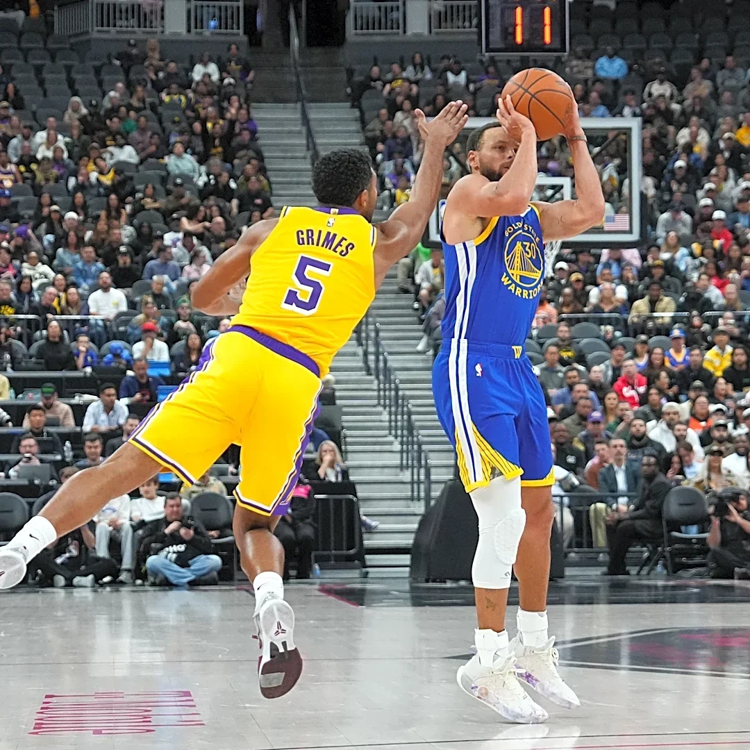 Warriors storm back for second half comeback in preseason win vs. Lakers, 101-89
