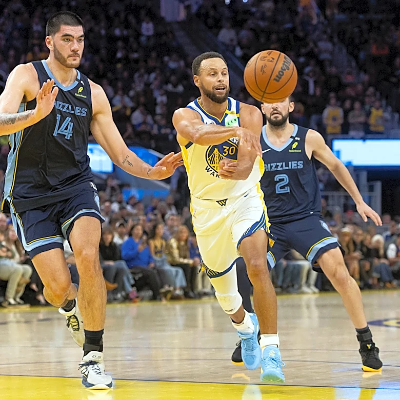 Warriors collapse late in 111-108 loss to Grizzlies, fall to 0-2