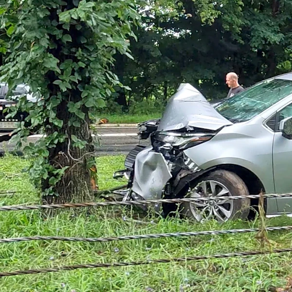 NY State Police responding to minivan crash on Palisades Parkway