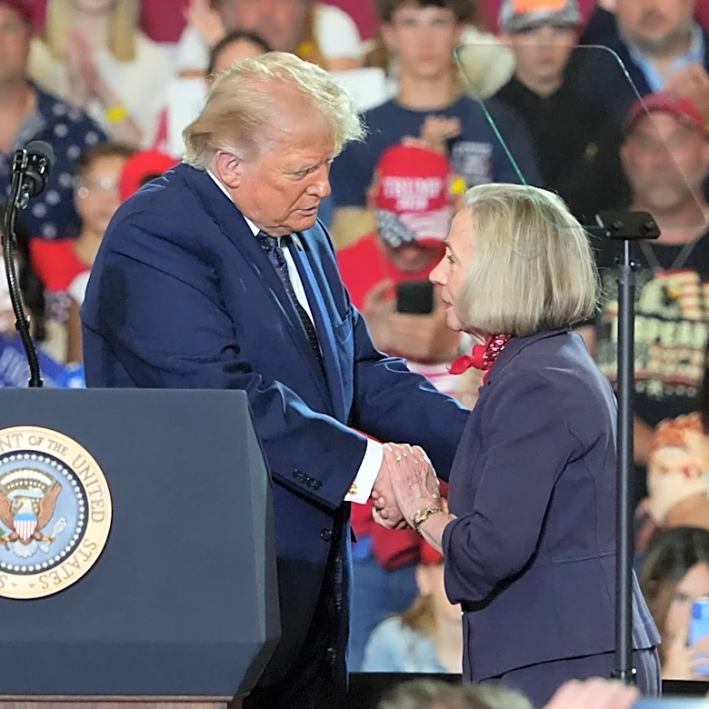 Man in the Red Bandana gets Medal of Freedom from Trump