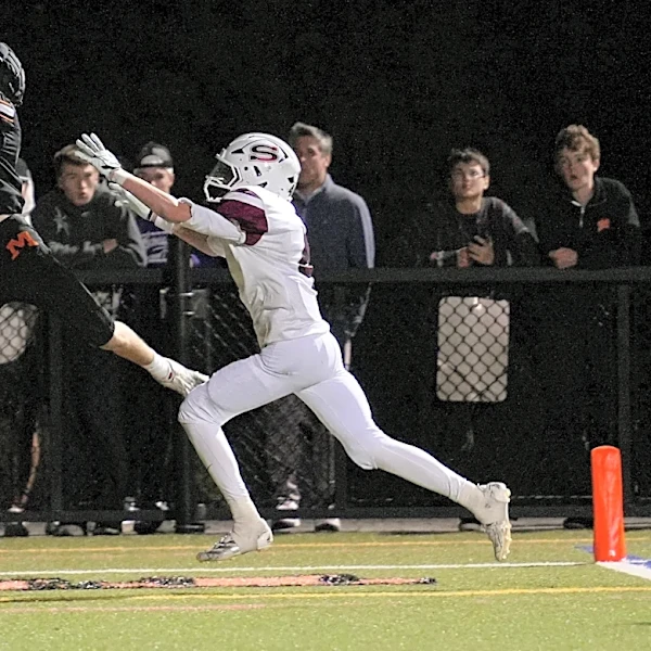 Fitzgerald's late touchdown pass lifts Mamaroneck past rival Scarsdale