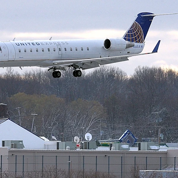 United Airlines adds live football to seatback screens