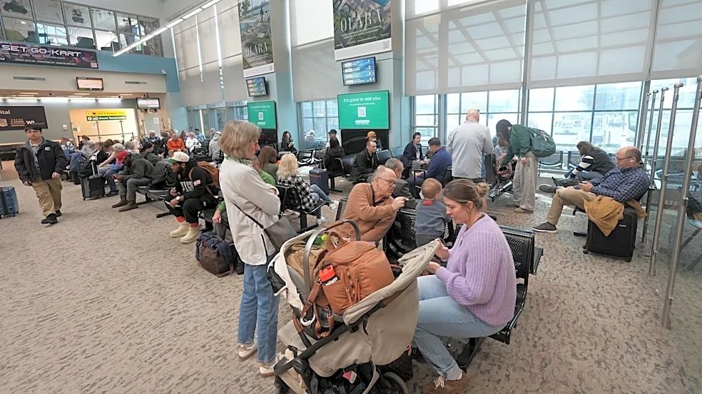 New airline rule takes effect Oct. 19. How it could affect meals and hotel vouchers