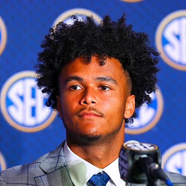 Get to know the Kentucky football roster: No. 3 Kenny Minchey