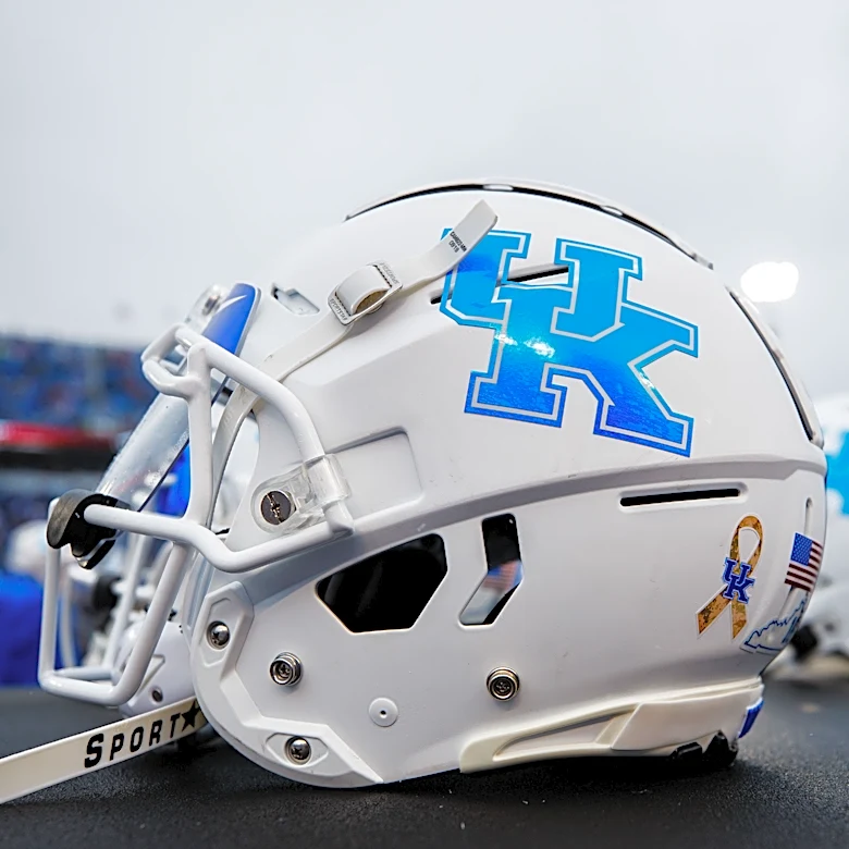 Get to know the Kentucky football roster: No. 3 Aaron Gates