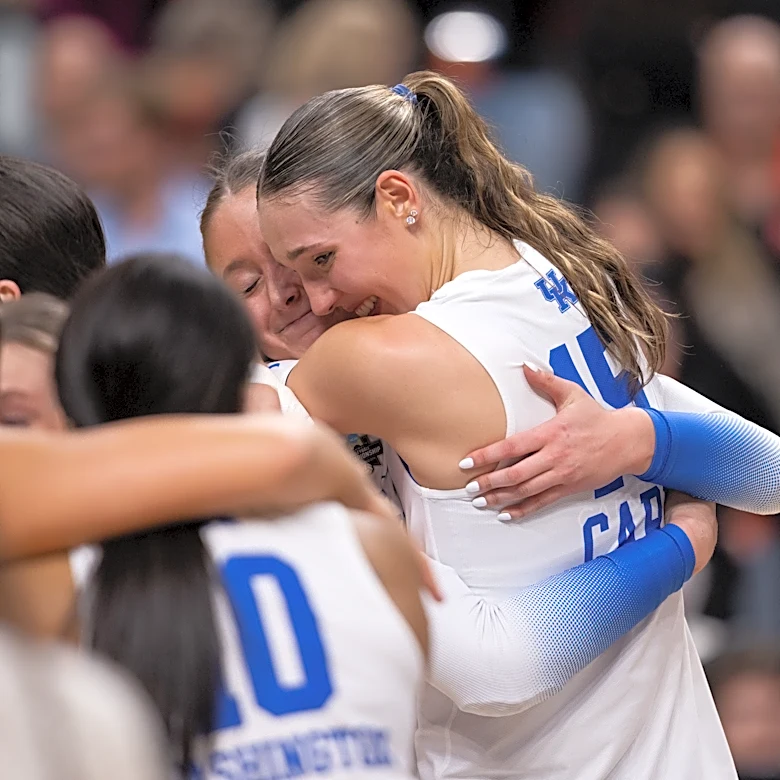 Kentucky volleyball makes it three straight, dominates UCLA