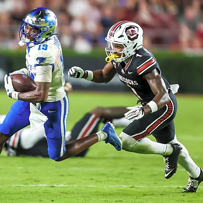 Two Kentucky Wildcats earn SEC honors after week five win