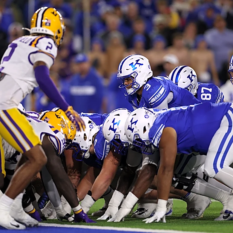 AP voters move Kentucky back in to top 25 after win over LSU
