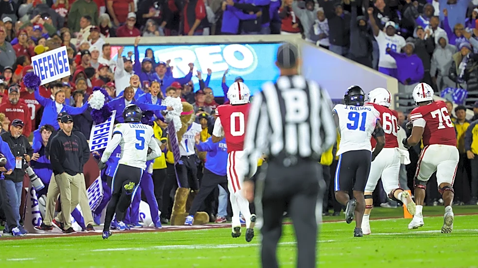 Kentucky hunts down Sooners, climbs to No. 12 in AP Top 25