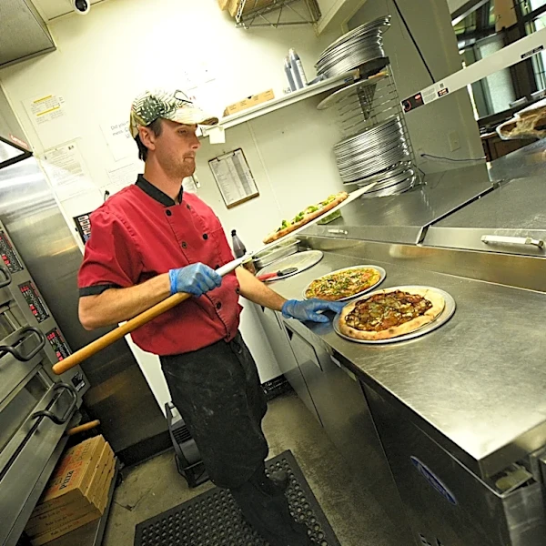 Behind the scenes at Wilmington's favorite pizza spot