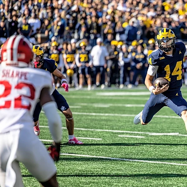 Report: Michigan football keeps Tommy Carr as starting QB