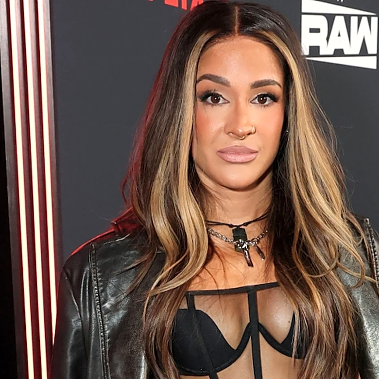 Former WWE Star Dakota Kai Discusses Training With Ronda Rousey & Stephanie McMahon