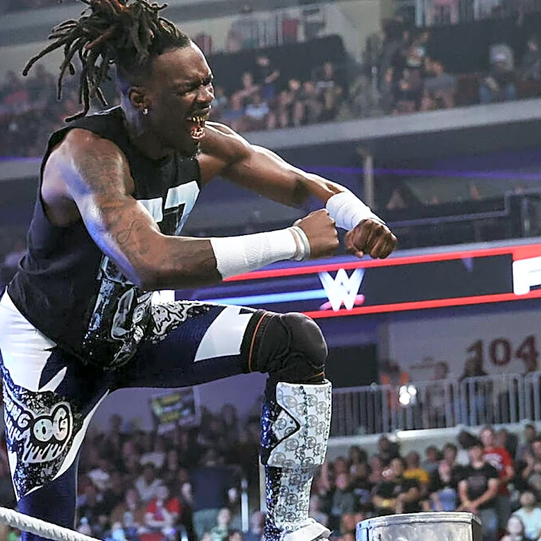 WWE's Je'Von Evans Explains How He Became Friends With Becky Lynch