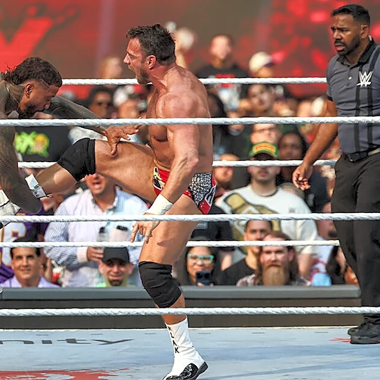 LA Knight Drops Roman Reigns After WWE Raw, Will Challenge For World Title At MITB