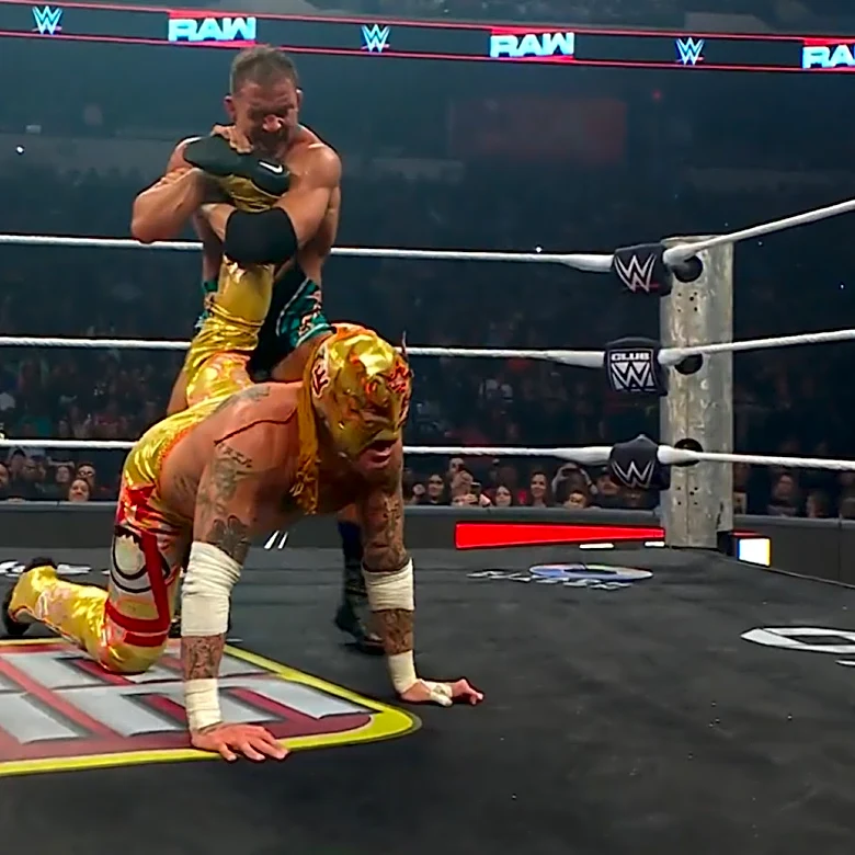 Chad Gable Taps Out Rey Fenix, Retains WWE Men's Intercontinental Title On Raw