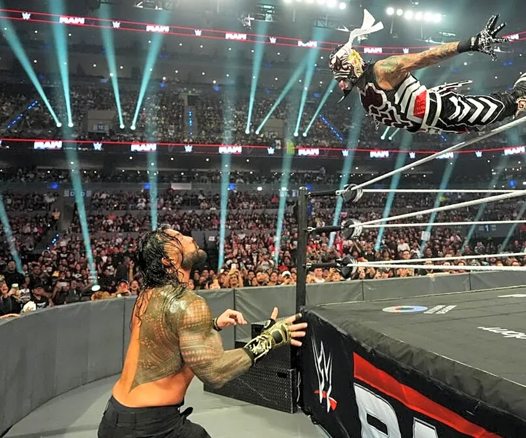 Penta Comments On WWE Raw World Title Match, Calls Roman Reigns 'Best In The Universe'