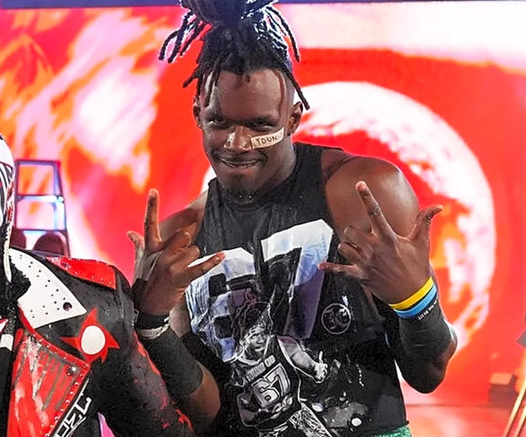 Je'Von Evans Says He's Built A Brotherhood With WWE Star He Used To Study