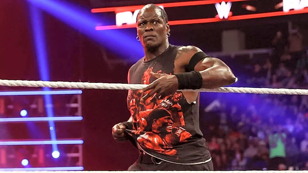 R-Truth Appears To Suffer Injury On WWE SmackDown, Match Ends By Referee Stoppage