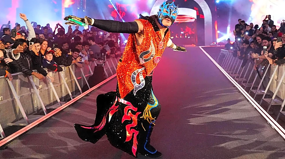 Rey Fenix Retains AAA Cruiserweight Title After DQ Finish On WWE SmackDown