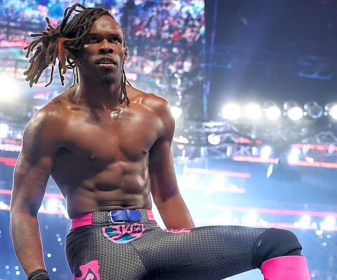 Je'Von Evans Says WWE Succeeded In Making Him Hate Villainous Faction As A Fan