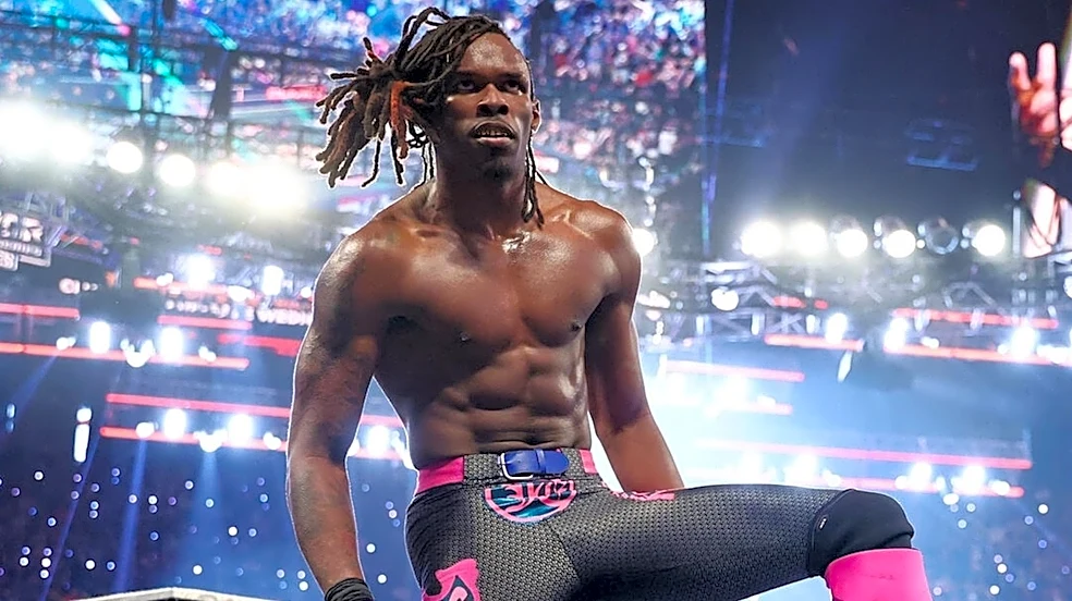 Je'Von Evans Says WWE Succeeded In Making Him Hate Villainous Faction As A Fan