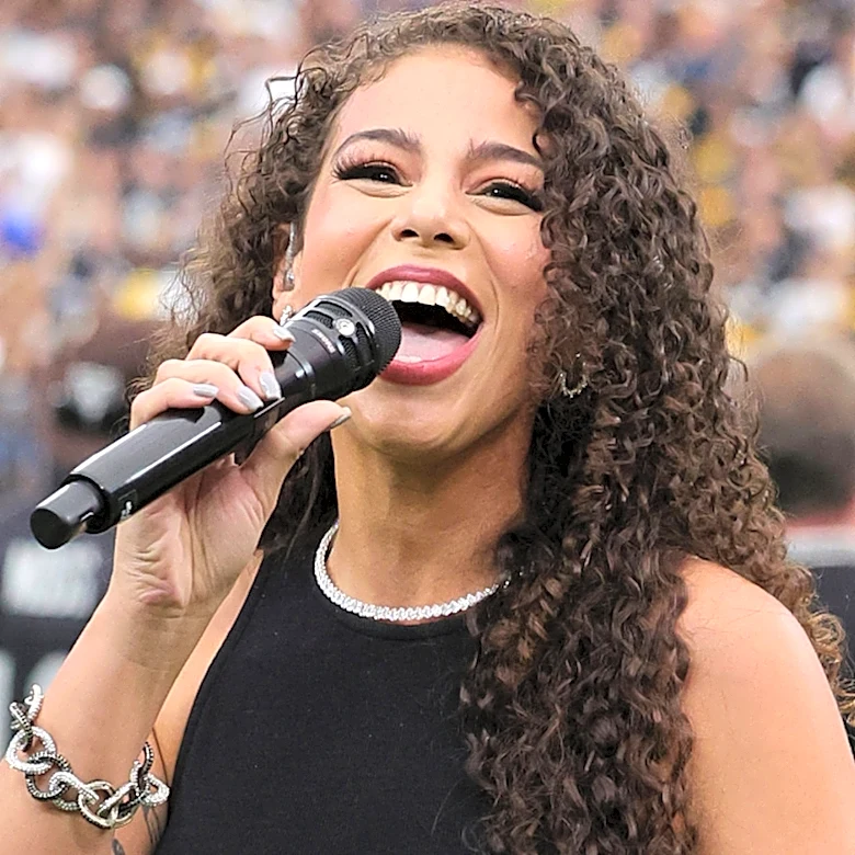 Backstage News On Former WWE Ring Announcer Samantha Irvin's Impending Free Agency