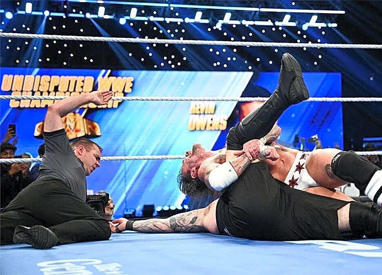 WWE SmackDown takeaways: Two incredible title matches and a non-debut