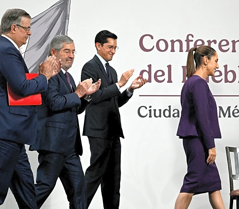 Presidenta de México nombra a Roberto Velasco como nuevo canciller