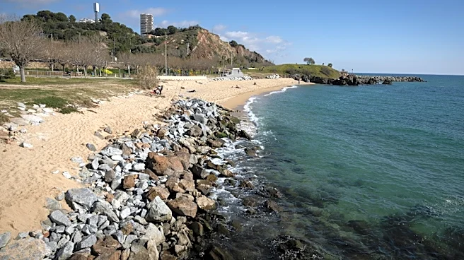 Los pueblos costeros españoles prueban nuevas recetas para salvar sus playas