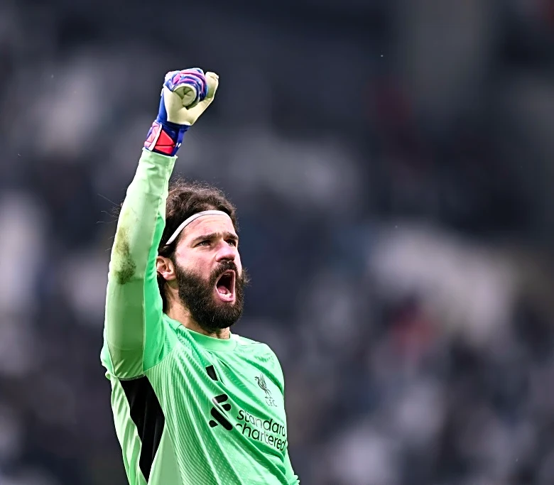 El portero del Liverpool Alisson se perderá los partidos contra el PSG