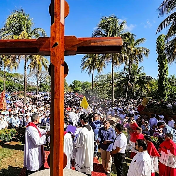 Nicaragüenses celebran Semana Santa con prohibición de procesiones en las calles