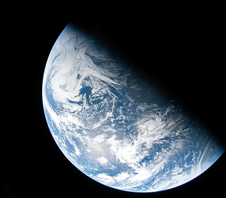 Los astronautas de Artemis II ya están a mitad de camino hacia la Luna