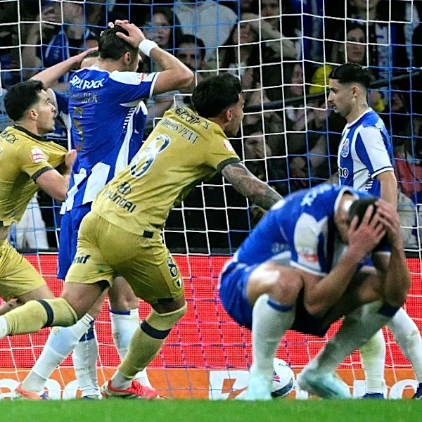 Oporto cede un empate in extremis que le puede costar caro