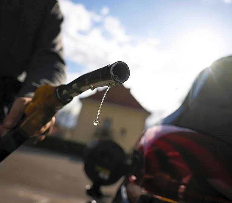 La OPEP+ vuelve a subir cuotas de producción en 206.000 barriles por día