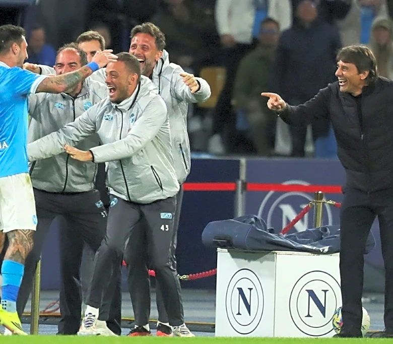 El Nápoles doblega al Milan y promete dar batalla al Inter