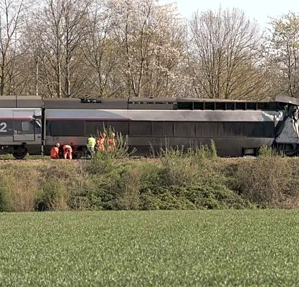 La colisión entre un tren y un camión con material militar deja un muerto en Francia
