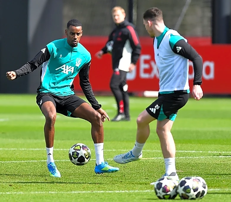 Isak regresa a la lista del Liverpool ante PSG tras larga ausencia por lesión