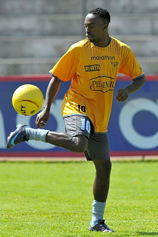 La policía de Ecuador detiene a un exfutbolista de la selección por un intento de robo